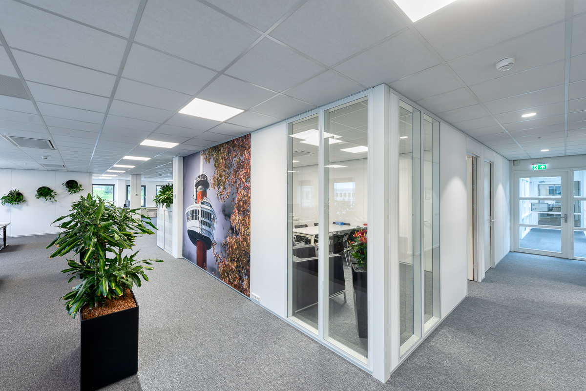 Systeemwanden in kantoor